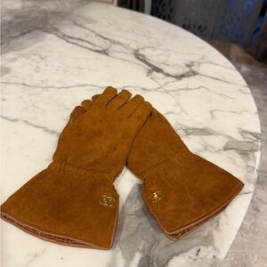 CHANEL Brown Textured Gloves with  Label